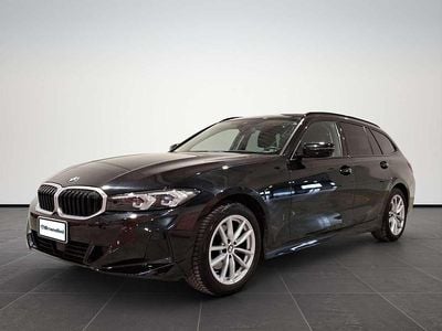 Black sapphire met. Usata 2022 BMW 320 Station wagon | 27.256 € (Ottimo prezzo)
