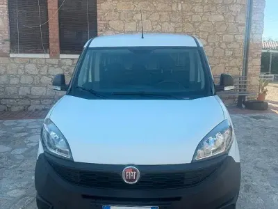 Usata Fiat Doblò 95 CV (69 kW) 2020 Bianco Monovolume