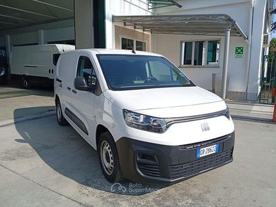 Usata Fiat Doblò 131 CV (96 kW) 2023 Bianco Monovolume