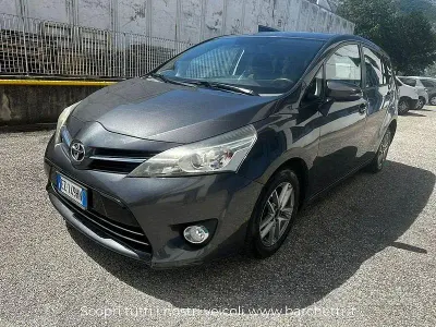 Usata Toyota Verso Active 112 CV (82 kW) 2015 Grigio scuro Monovolume