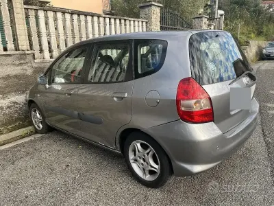Usata Honda Jazz 78 CV (57 kW) 2006 Grigio Utilitaria