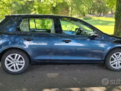 Usata VW Golf VI 102 CV (75 kW) 2010 Bluazzurro Utilitaria