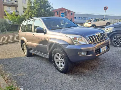 Usata Toyota Land Cruiser Sol 166 CV (122 kW) 2006 Grigio scuro met SUV
