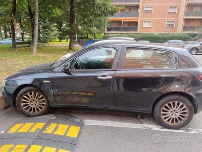 Usata Alfa Romeo 147 105 CV (77 kW) 2009 Nero Utilitaria