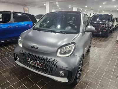 Usata Smart ForTwo Coupé Prime 41 kW (56 CV) 2022 Total black metallizzato Utilitaria