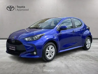 Usata Toyota Yaris Hybrid Active 116 CV (85 kW) 2024 Blu Utilitaria