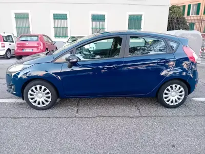 Begagnad Ford Fiesta 80 HK (58 kW) 2015 Blå Halvkombi