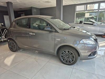 Usata Lancia Ypsilon 69 CV (50 kW) 2021 Grigio Utilitaria