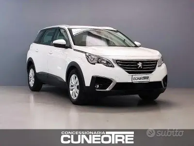 Usata Peugeot 5008 S 131 CV (96 kW) 2019 Bianco pastello SUV