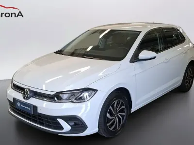 Usata VW Polo Life 95 CV (69 kW) 2023 0q bianco puro Utilitaria