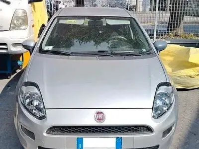 Usata Fiat Grande Punto 65 CV (47 kW) 2016 Grigio Utilitaria