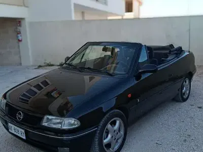 Usata Opel Astra Cabriolet 90 CV (66 kW) 1996 Cabrio