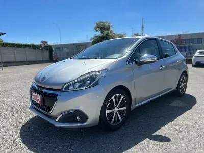 Usata Peugeot 208 Active 82 CV (60 kW) 2017 Argento Utilitaria