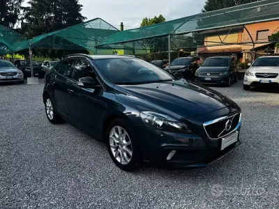 Usata Volvo V40 CC Business Edition 120 CV (88 kW) 2017 Blu Station wagon