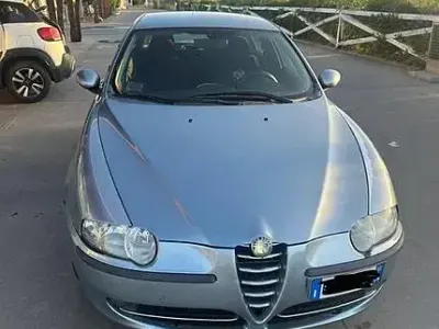 Begagnad Alfa Romeo 147 105 HK (77 kW) 2003 Grå Halvkombi