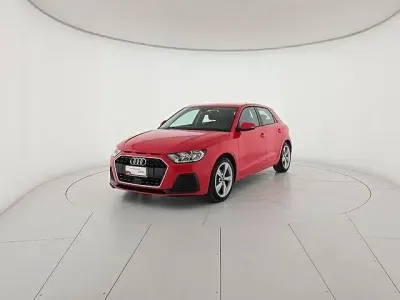 Käytetty Audi A1 Sportback Advanced Plus 95 HP (69 kW) 2023 Punainen Viistoperä