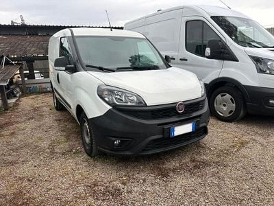 Begagnad Fiat Doblò Easy 90 HK (66 kW) 2022 Vit Minibuss