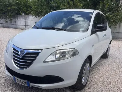 Usata Lancia Ypsilon S 69 CV (50 kW) 2012 Bianco Utilitaria