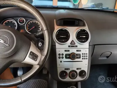 Usata Opel Corsa 85 CV (62 kW) 2012 Bianco Utilitaria