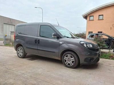 Usata Fiat Doblò Lounge 105 CV (77 kW) 2023 Grigio Monovolume