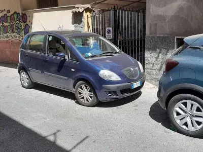 Usata Lancia Musa 90 CV (66 kW) 2006 Blu Monovolume