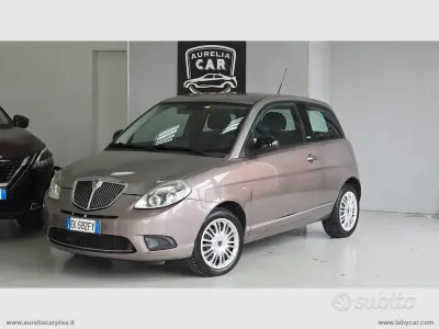 Usata Lancia Ypsilon 69 CV (50 kW) 2011 Grigio Utilitaria