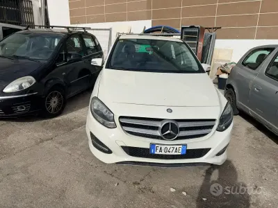Usata Mercedes B160 Executive 90 CV (66 kW) 2015 Bianco Utilitaria