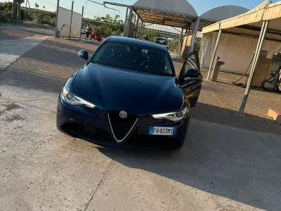 Usata Alfa Romeo Giulia 150 CV (110 kW) 2017 Blu Berlina