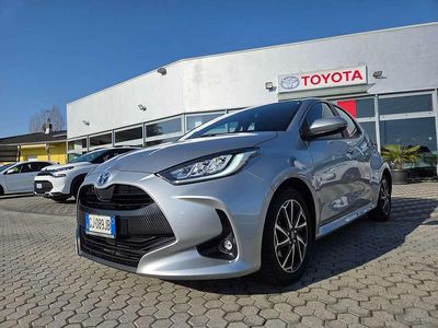 Usata Toyota Yaris Hybrid Trend 92 CV (67 kW) 2022 Silver met Berlina
