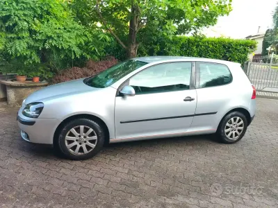Begagnad VW Golf IV 115 HK (84 kW) 2005 Grå Sedan