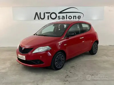 Usata Lancia Ypsilon Gold 95 CV (69 kW) 2018 Rosso Utilitaria