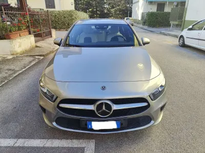 Usata Mercedes A180 Business 116 CV (85 kW) 2020 Grigio Berlina