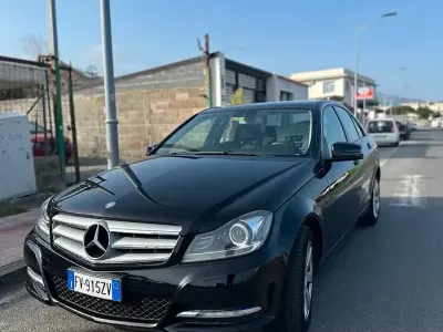 Usado Mercedes C200 Avantgarde 136 CV (100 kW) 2012 Negro Berlina