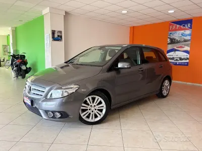 Käytetty Mercedes B160 Executive 122 HP (89 kW) 2012 Harmaa Tila-auto