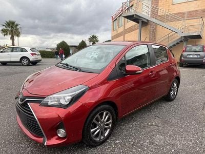 Usata Toyota Yaris Style 89 CV (65 kW) 2014 Rosso Utilitaria