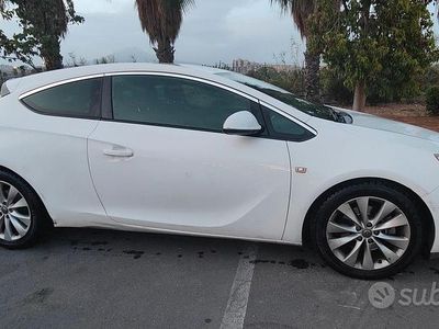 Usata Opel Astra GTC 130 CV (95 kW) 2013 Bianco Coupé