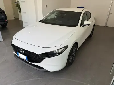 Nuova Mazda 3 140 CV (102 kW) 2026 Arctic white Berlina
