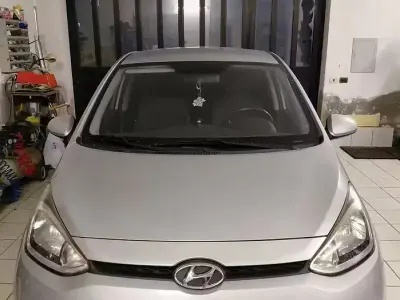 Usata Hyundai i10 Comfort 67 CV (49 kW) 2016 Grigio Utilitaria