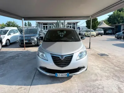 Usata Lancia Ypsilon Gold 69 CV (50 kW) 2015 Grigio Utilitaria
