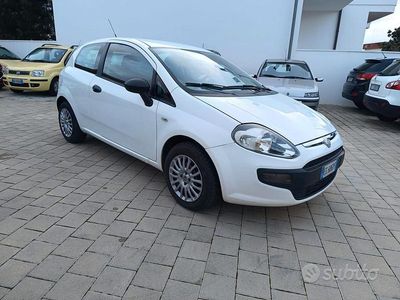 Usata Fiat Punto 69 CV (50 kW) 2010 Bianco Berlina