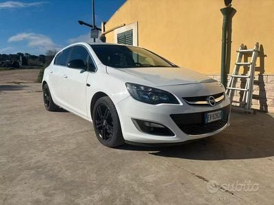 Usata Opel Astra Cosmo 110 CV (80 kW) 2014 Bianco Berlina