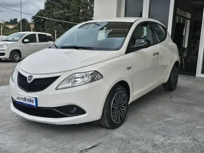 Usata Lancia Ypsilon S 70 CV (51 kW) 2021 Bianco Utilitaria