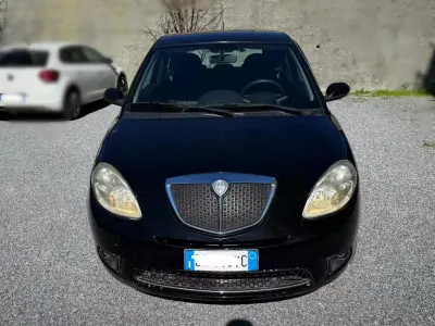 Usata Lancia Ypsilon 75 CV (55 kW) 2008 Nero Utilitaria