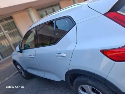 Usata Volvo XC40 Core 129 CV (94 kW) 2022 Argento SUV