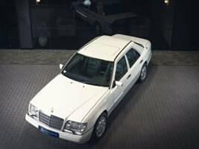Usata Mercedes E420 279 CV (205 kW) 1995 Bianco Berlina