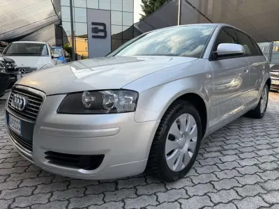 Usata Audi A3 Sportback Ambition 102 CV (75 kW) 2005 Argento Utilitaria