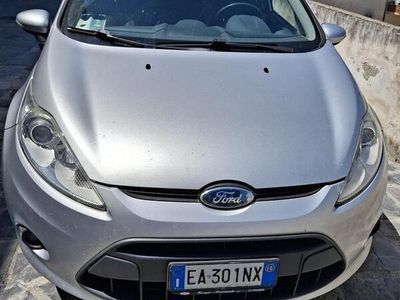 Begagnad Ford Fiesta 96 HK (70 kW) 2010 Grå Halvkombi