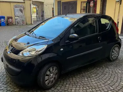 Usata Peugeot 107 68 CV (50 kW) 2007 Nero Utilitaria