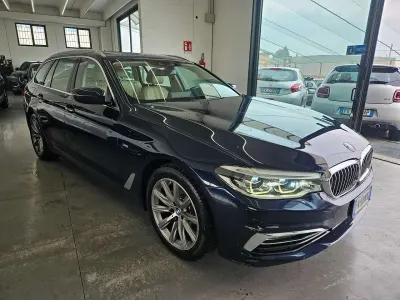 Usata BMW 520 Luxury Line 190 CV (139 kW) 2019 Blu notte Station wagon