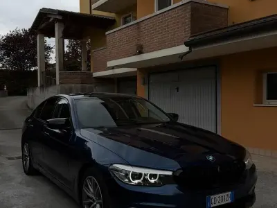 Usata BMW 520 Sport Line 184 CV (135 kW) 2019 Blu/azzurro Berlina